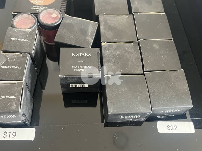 K STARS cosmetics make up and stand 12