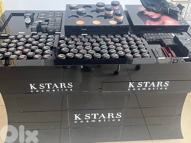 K STARS cosmetics make up and stand 15