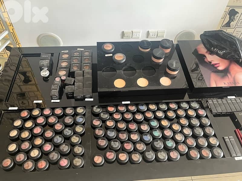 K STARS cosmetics make up and stand 16