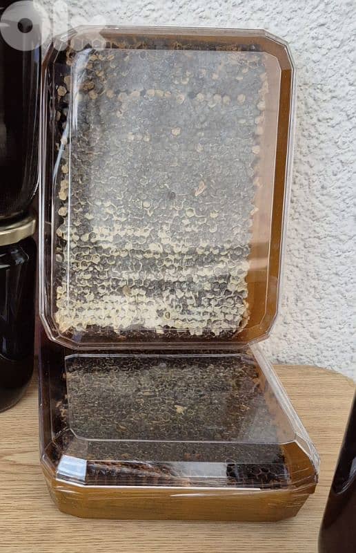 عسل النحل الطبيعي مصدره من المنحلة مباشرة 3