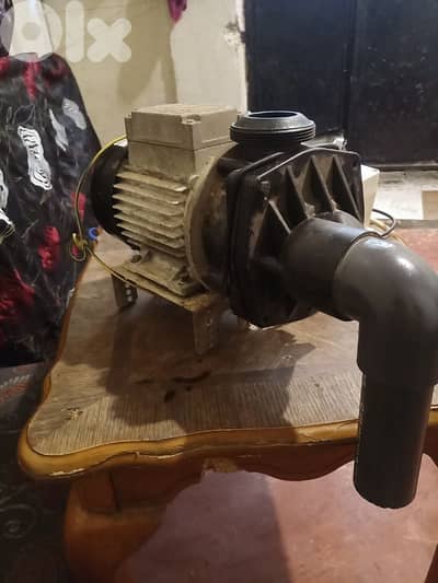 مضخة مياه للخزنات والمسابح