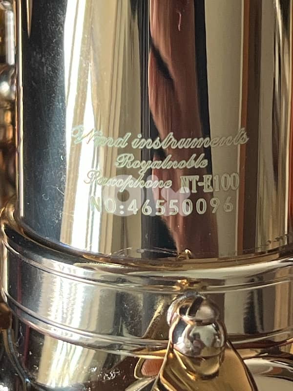 Saxophone Alto Eb barely used 98% new 4