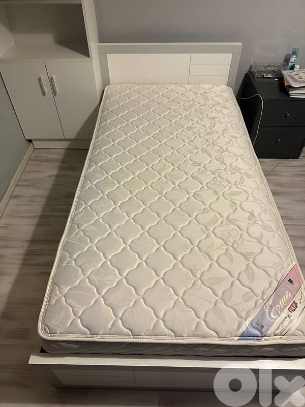 Single kids bed w/drawers (x2) 1