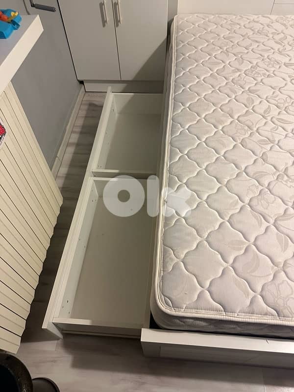 Single kids bed w/drawers (x2) 2