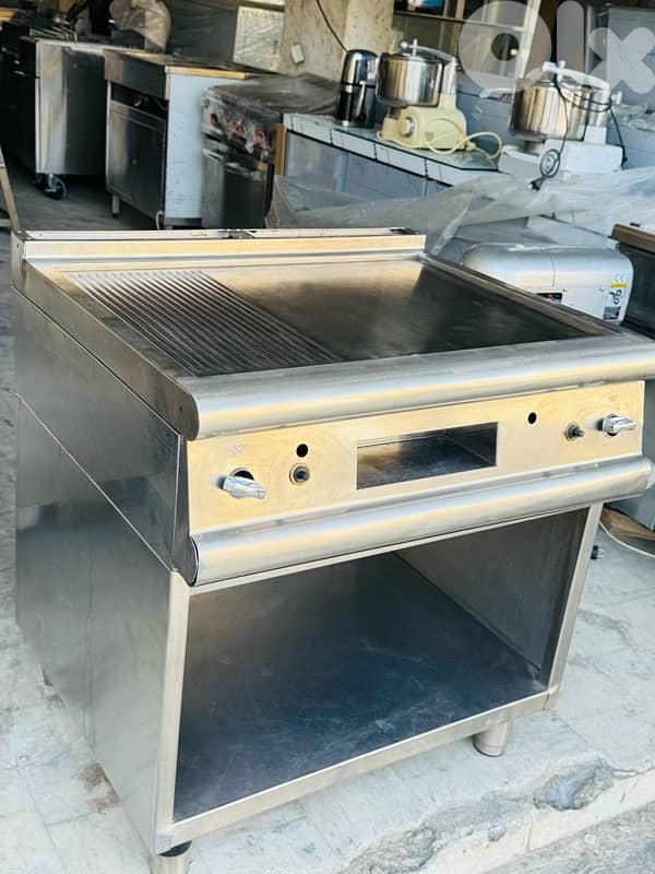 غريل ايطالي مستعمل مع قاعدة مفاتيح اتوماتيك شركة كفالةسنة 1