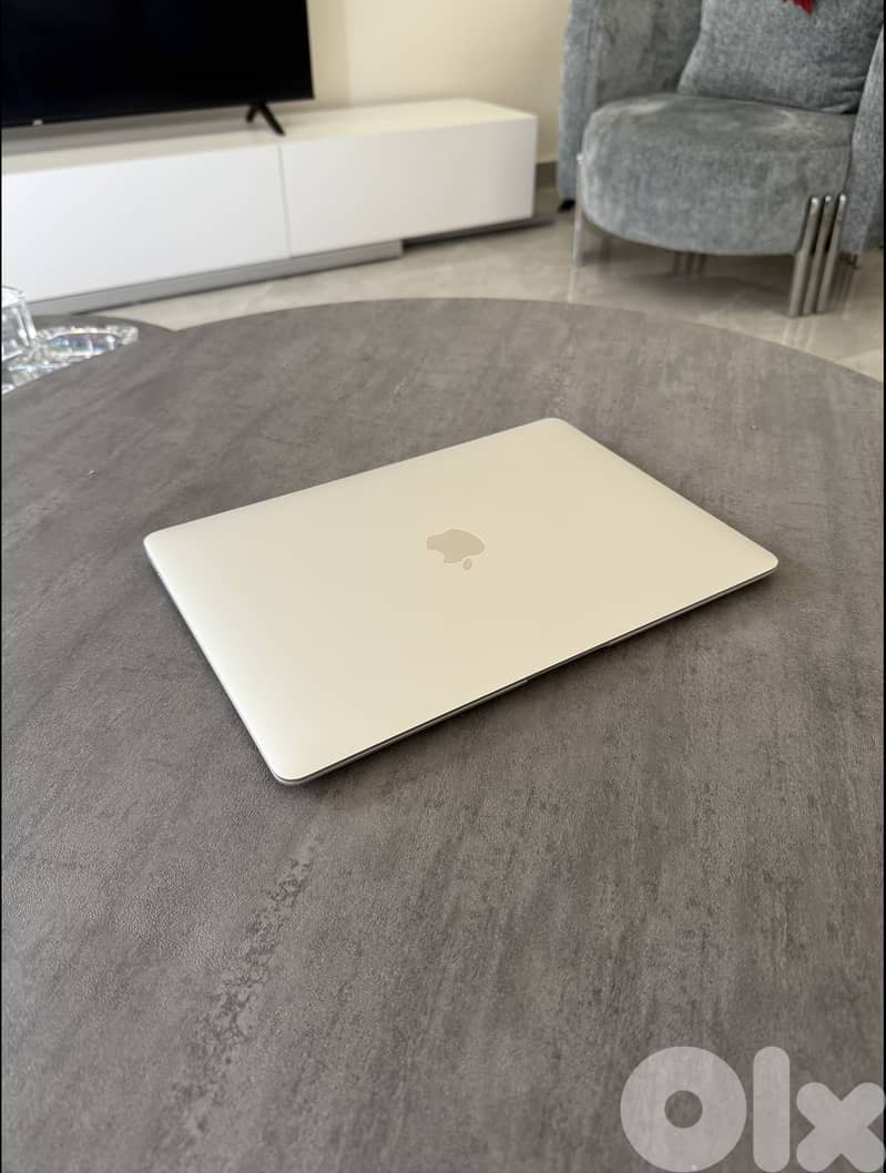 MacBook Air M1 (2020) - 8GB RAM, 256GB SSD - 13-inch Retina 2