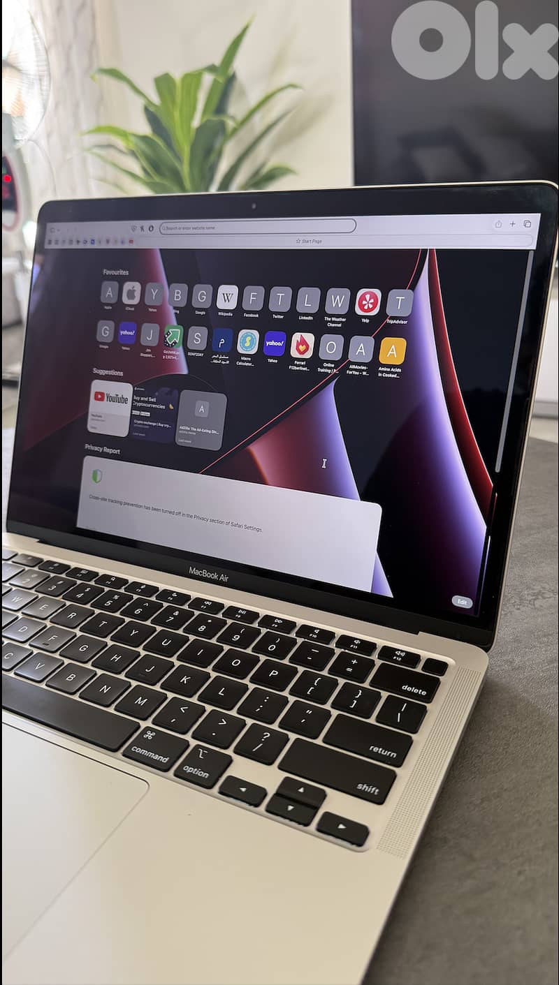 MacBook Air M1 (2020) - 8GB RAM, 256GB SSD - 13-inch Retina 5