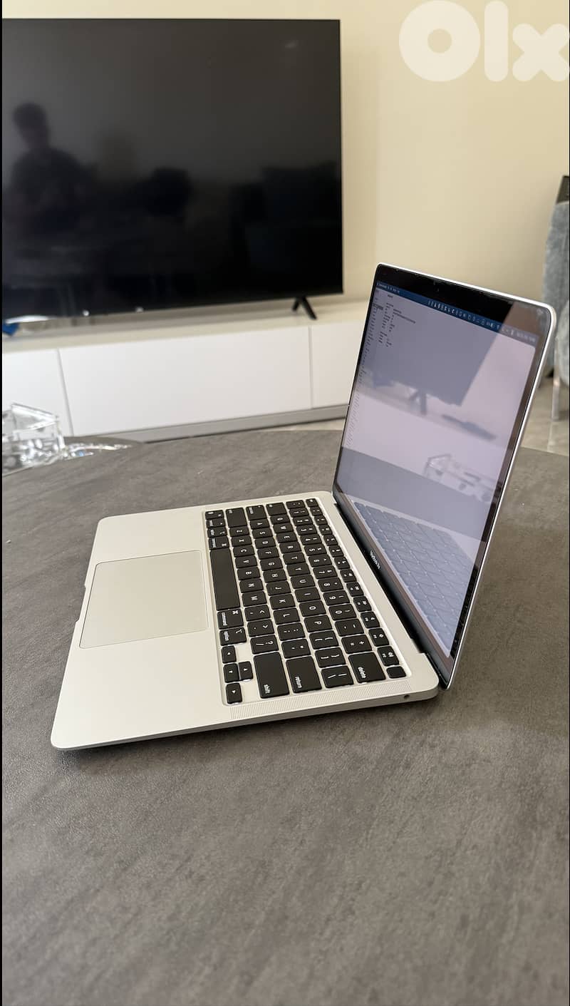 MacBook Air M1 (2020) - 8GB RAM, 256GB SSD - 13-inch Retina 6