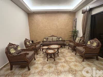 Full dining room & salon