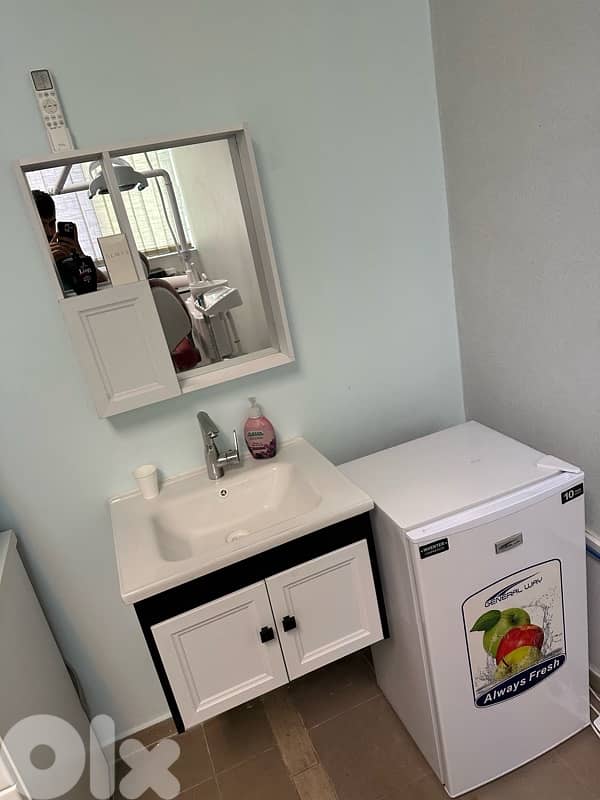 عيادة طبيب أسنان بحالة ممتازة مجهزة كاملة في الحارة للبيع بداعي السفرر 8