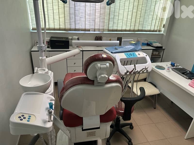 عيادة طبيب أسنان بحالة ممتازة مجهزة كاملة في الحارة للبيع بداعي السفرر 11