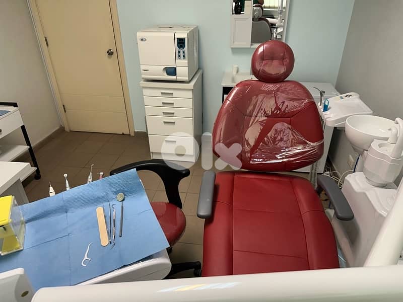 عيادة طبيب أسنان بحالة ممتازة مجهزة كاملة في الحارة للبيع بداعي السفرر 13