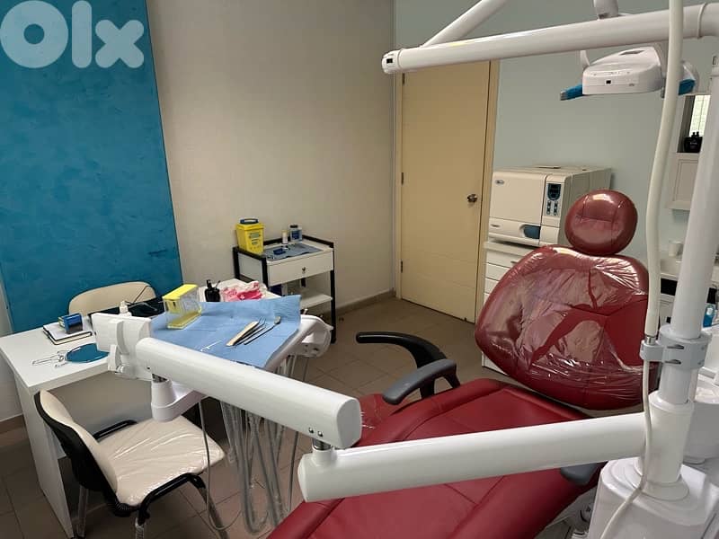 عيادة طبيب أسنان بحالة ممتازة مجهزة كاملة في الحارة للبيع بداعي السفرر 14