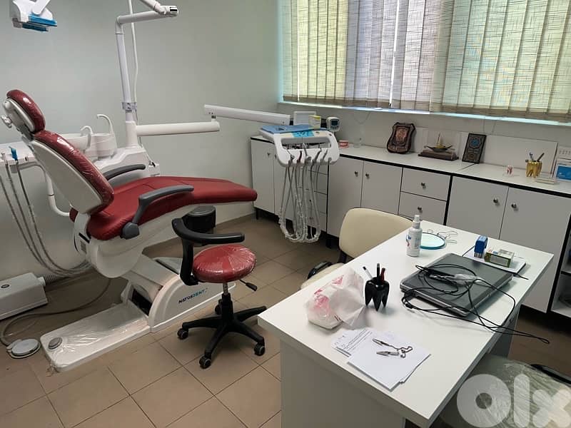 عيادة طبيب أسنان بحالة ممتازة مجهزة كاملة في الحارة للبيع بداعي السفرر 15