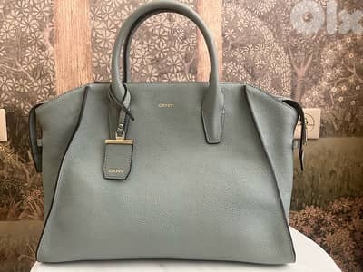 bag, purse (hand or shoulder carry)