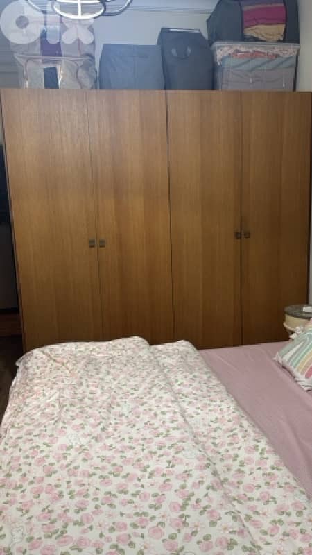 king bed / two 2 commode/ big cupboard 0