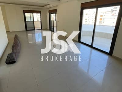 L19582 - Spacious & Bright Apartment For Rent in Verdun, Beirut