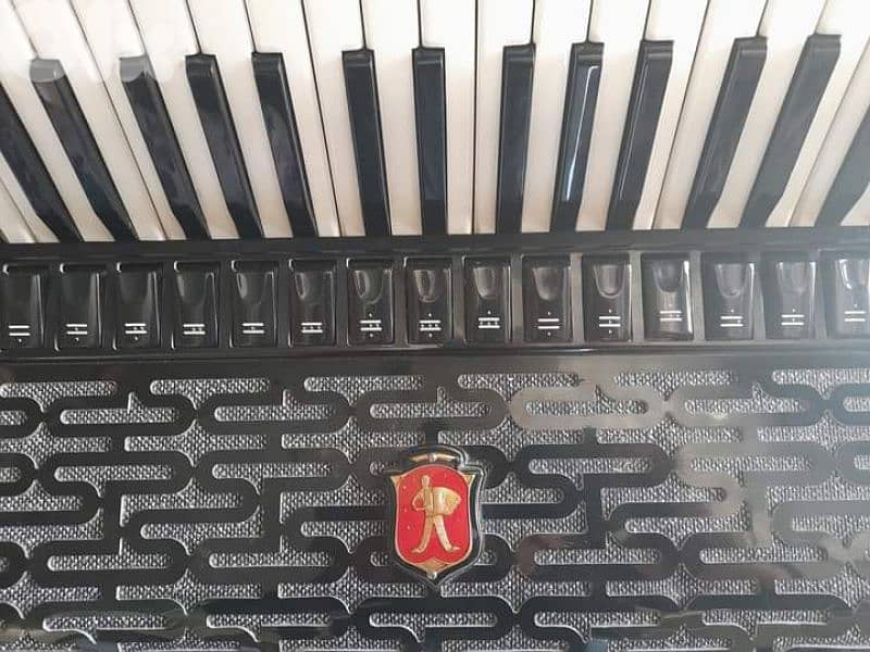 اكورديون باولو سوبراني بروفيسيونال v شرقي بعدو بالنيلون 4