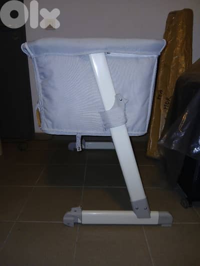 baby crib adjustable, very good condition