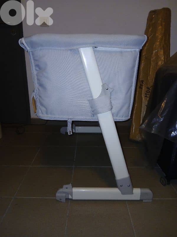baby crib adjustable, very good condition 0