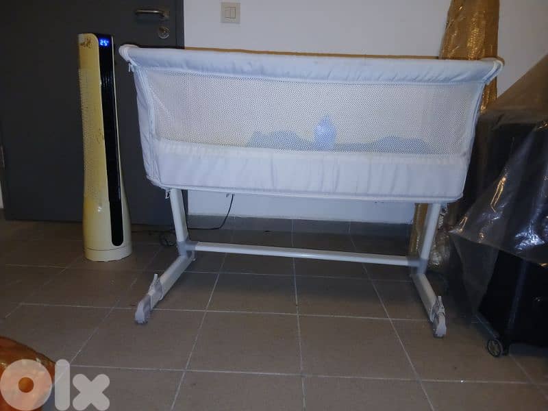 baby crib adjustable, very good condition 3