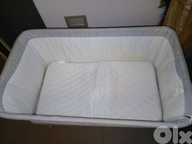 baby crib adjustable, very good condition 4