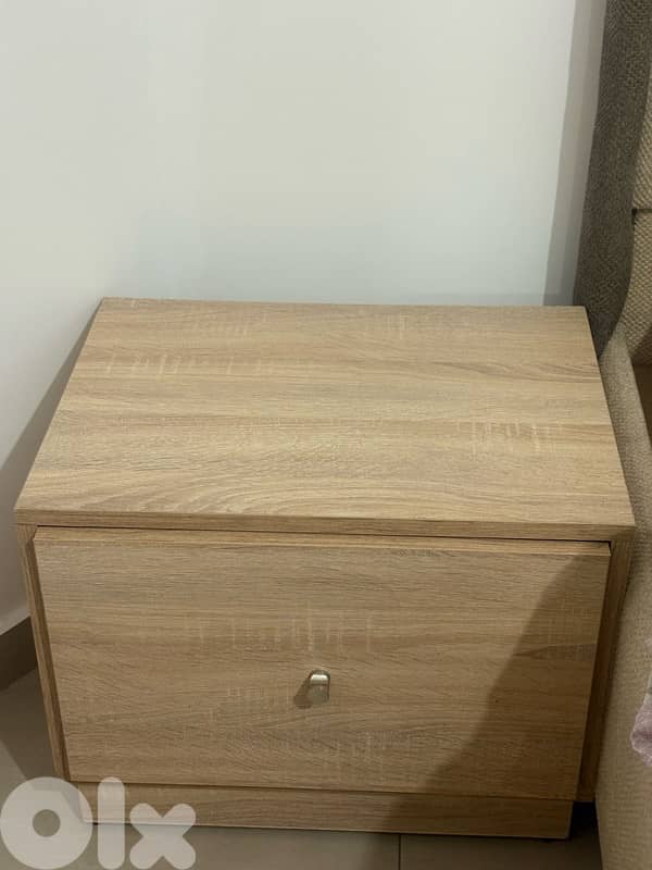 غرفة نوم كاملة شبه جديده ٥ قطع 1