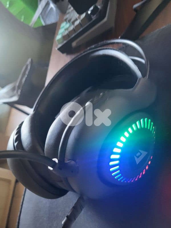 gaming headphone barely used for 2 days 2
