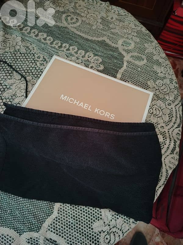 Michael Kors original towel 200$ contact me at 76417078 2