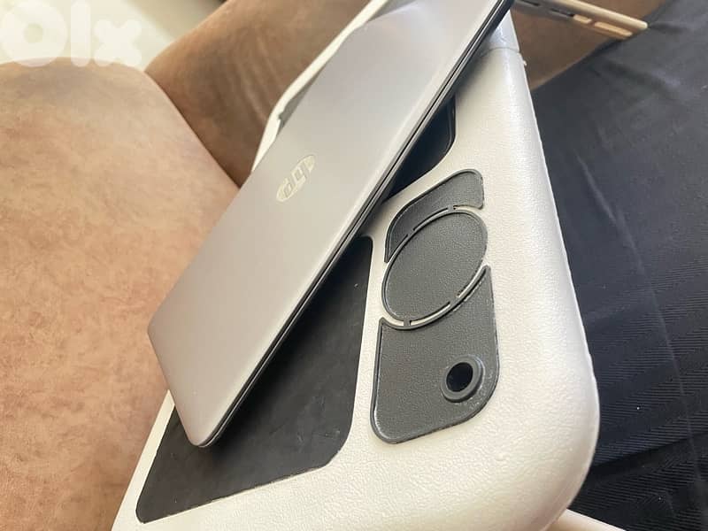 Hp laptop مع كل غراضو 4