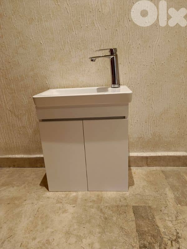 مغسلة حمام صغيرة للاماكن الحرجة مع خزانة مقاوم للرطوبة توصيل مجاني 8