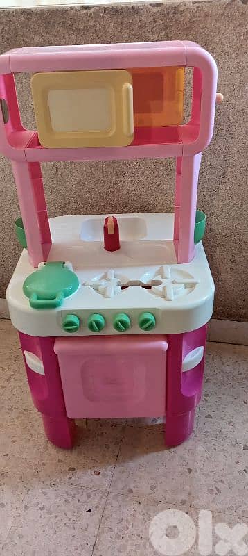 makeup table and kitchen cooking like new 40 dolar 0