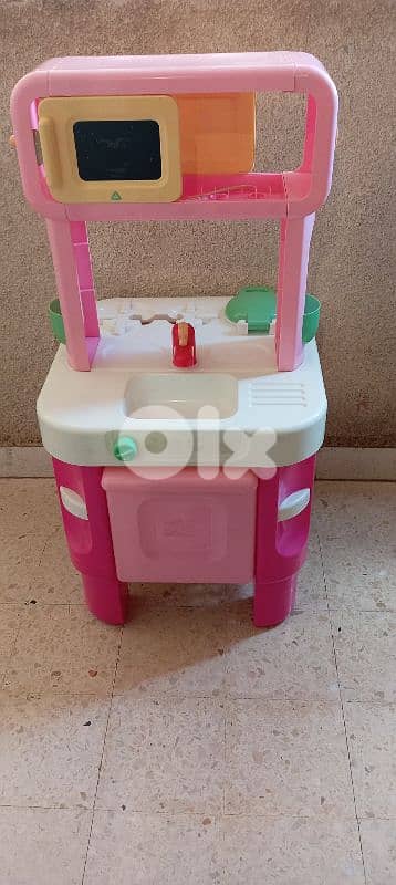 makeup table and kitchen cooking like new 40 dolar 1