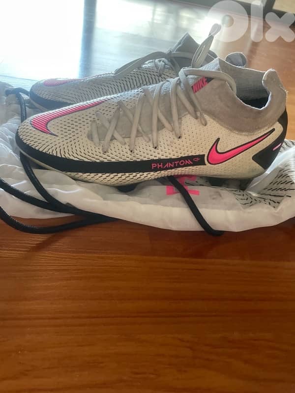 Nike Phantom Cleats 0
