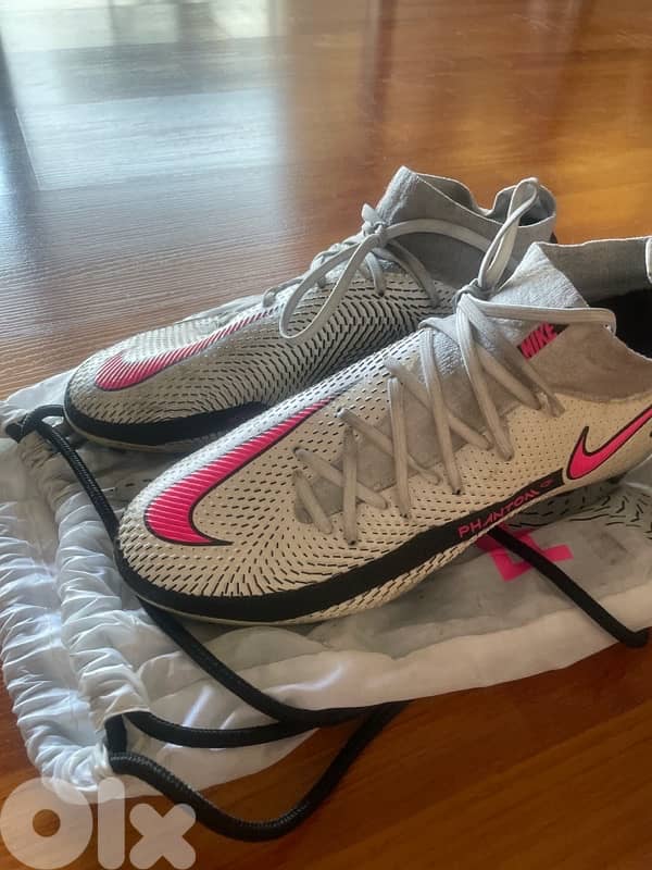 Nike Phantom Cleats 1