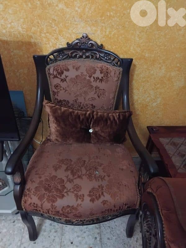 صالون مودرن مرتب نظيف جدا 2