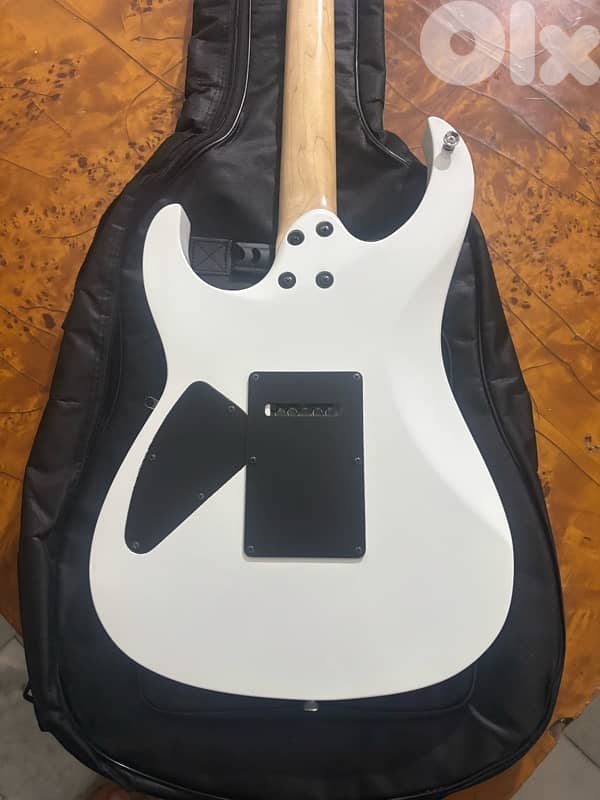 Xcort electric guitar 4
