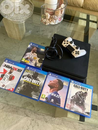 ps4 slim used like new+hdmi cable+controller+charging cable+7 CD’s