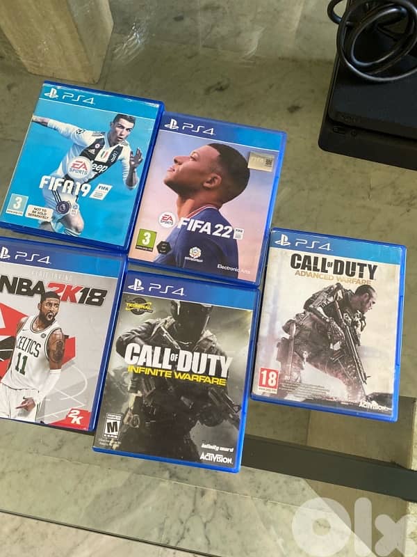 ps4 slim used like new+hdmi cable+controller+charging cable+7 CD’s 1