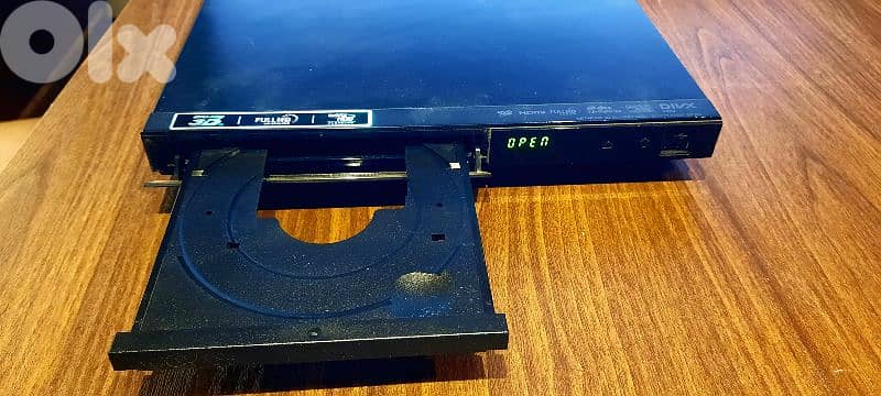 LG BR 3D Player BP-325 (Bluray Player ($50) 5