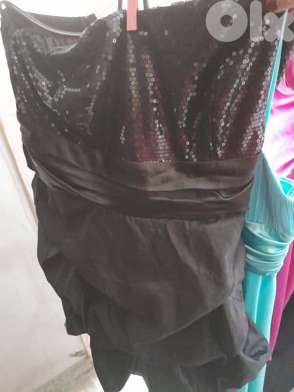 اوتليت . . فساتين لجميع المناسبات والكمية محدود وقياس مختلفة. للجادين فقط 1