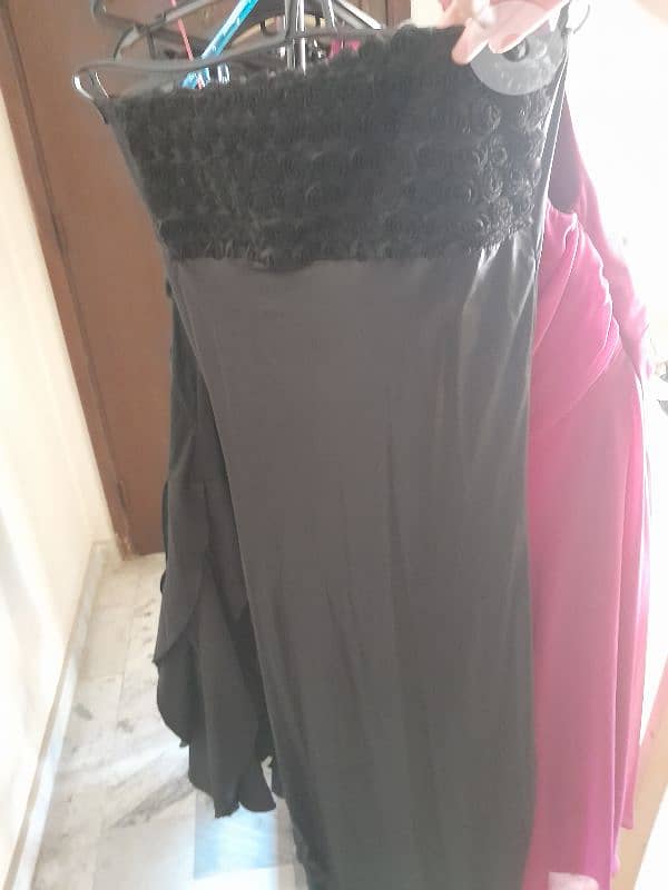 اوتليت . . فساتين لجميع المناسبات والكمية محدود وقياس مختلفة. للجادين فقط 4