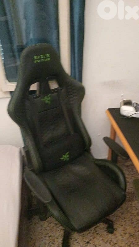 barley used pc with gaming screena nd gaming chair 1