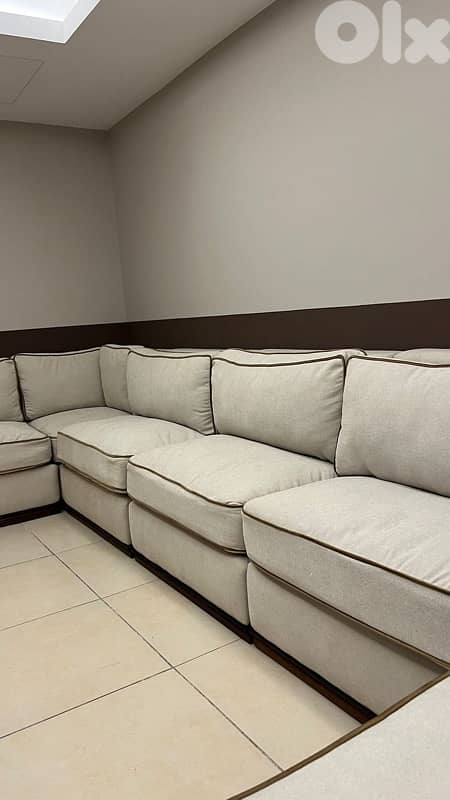 Elegant 6-seater sofa 4m50, brand new and never used. 3