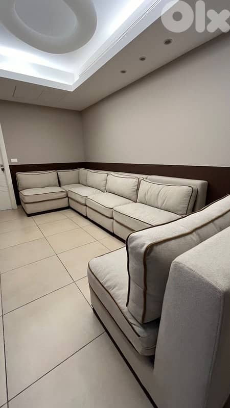 Elegant 6-seater sofa 4m50, brand new and never used. 4