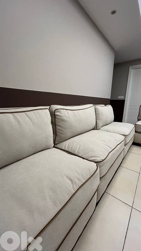Elegant 6-seater sofa 4m50, brand new and never used. 6