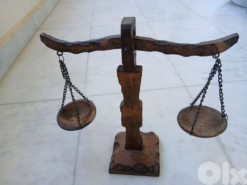 ميزان خشب قديم 0