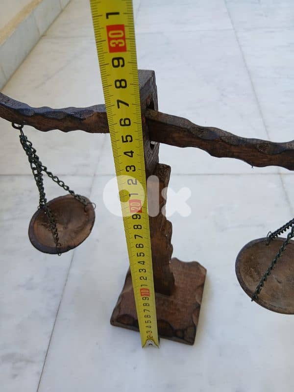 ميزان خشب قديم 1