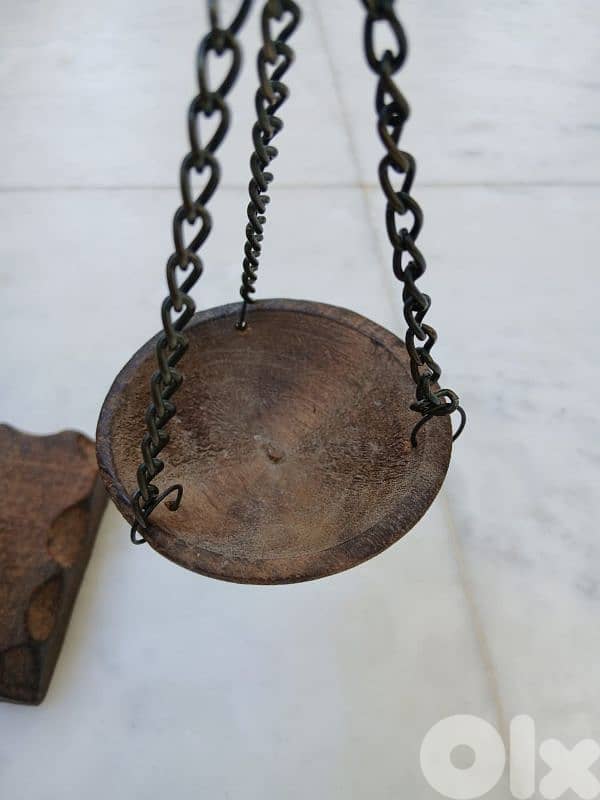 ميزان خشب قديم 2