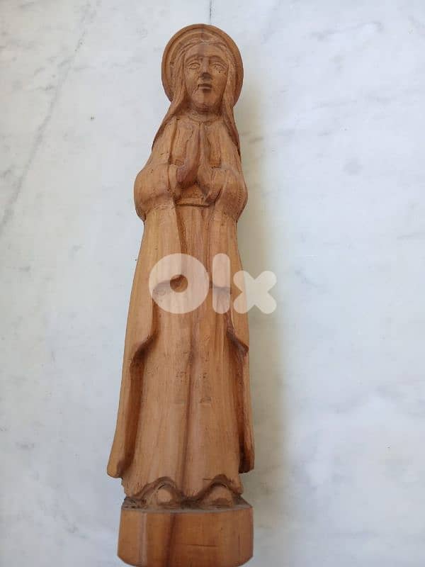 تمثال القديسة مريم 0